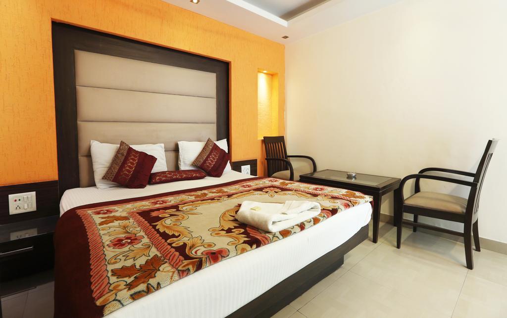 Hotel Shri Vinayak At New Delhi Railway Station-By Rcg Hotels Room photo
